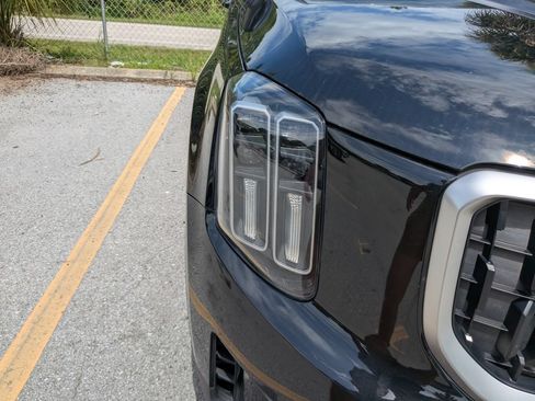 Used 2025 Kia Telluride EX w/ EX Captain's Chair Package FWD image 7