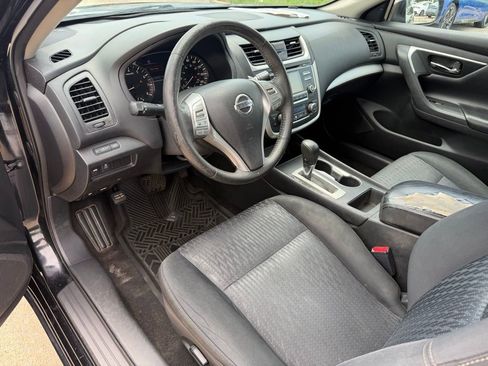 Used 2016 Nissan Altima 2.5 SV FWD image 12