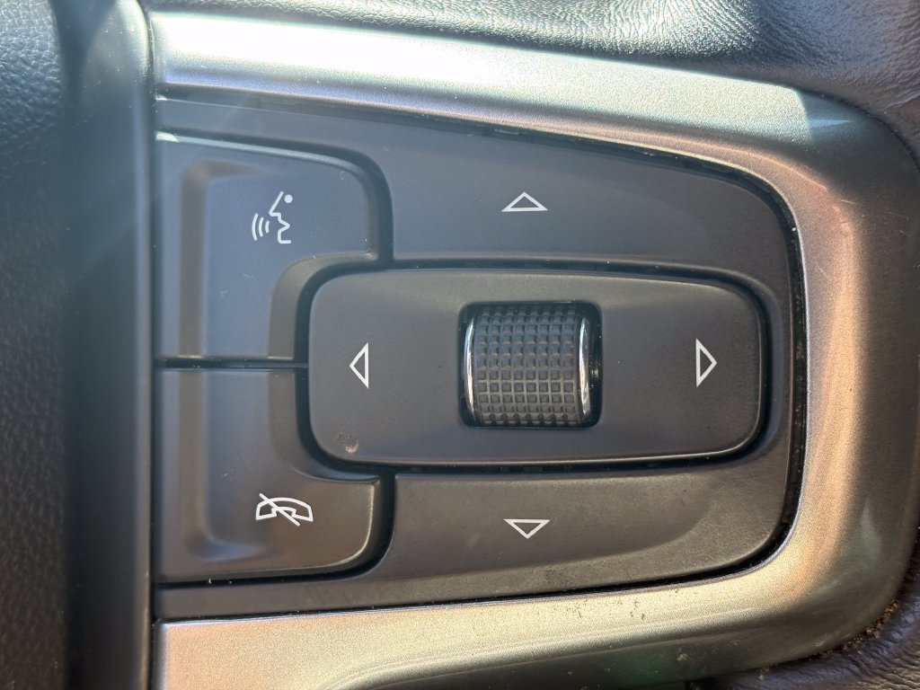 Used 2022 Chevrolet Silverado 1500 LTZ w/ LTZ Premium Package AWD/4WD image 9