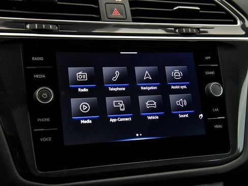 Certified 2024 Volkswagen Tiguan SE R-Line image 21