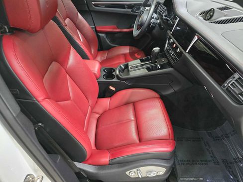 Used 2024 Porsche Macan image 12