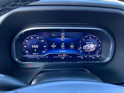 Used 2023 Chevrolet Tahoe Z71 w/ Luxury Package image 21