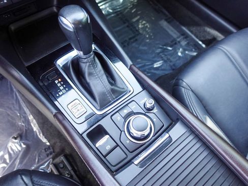 Used 2017 MAZDA MAZDA3 Touring w/ Popular Equipment Package image 19