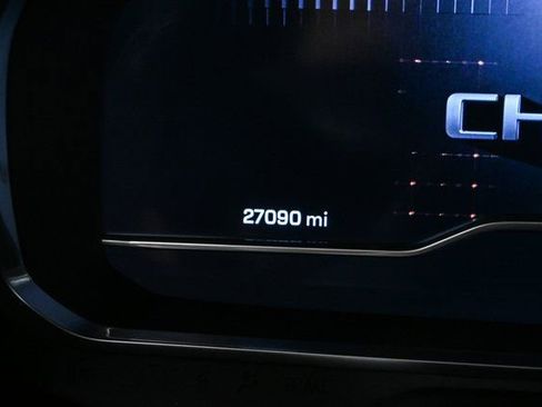 Used 2023 Chevrolet Suburban Premier image 9