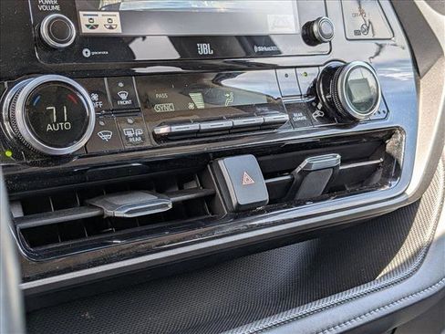 Used 2020 Toyota Highlander Limited AWD/4WD image 9