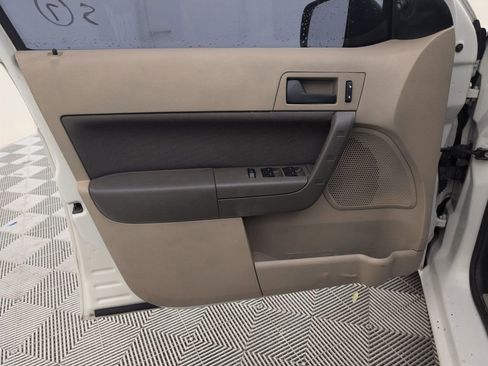 Used 2011 Ford Focus SE image 30