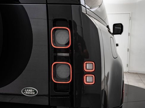 Used 2023 Land Rover Defender 90 V8 image 9