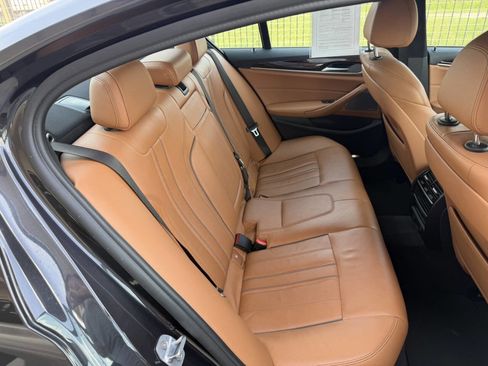 Used 2018 BMW 540i w/ M Sport Package RWD image 16