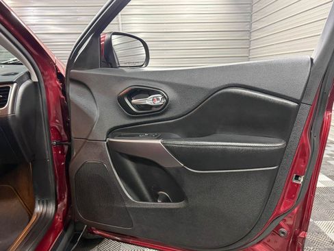 Used 2020 Jeep Cherokee Latitude Lux w/ Comfort/Convenience Group image 32