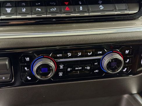 Used 2025 Chevrolet Silverado 2500 High Country w/ Technology Package AWD/4WD image 16
