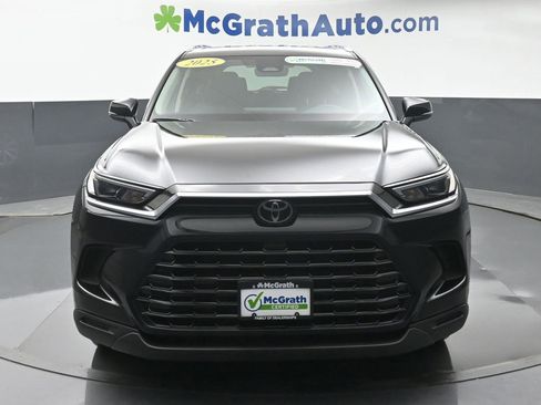 Used 2025 Toyota Grand Highlander AWD image 4