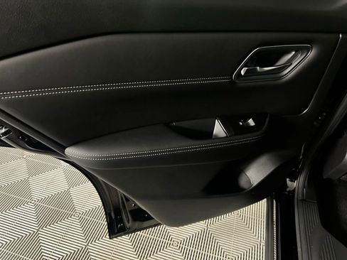 Used 2024 Nissan Rogue Platinum image 28