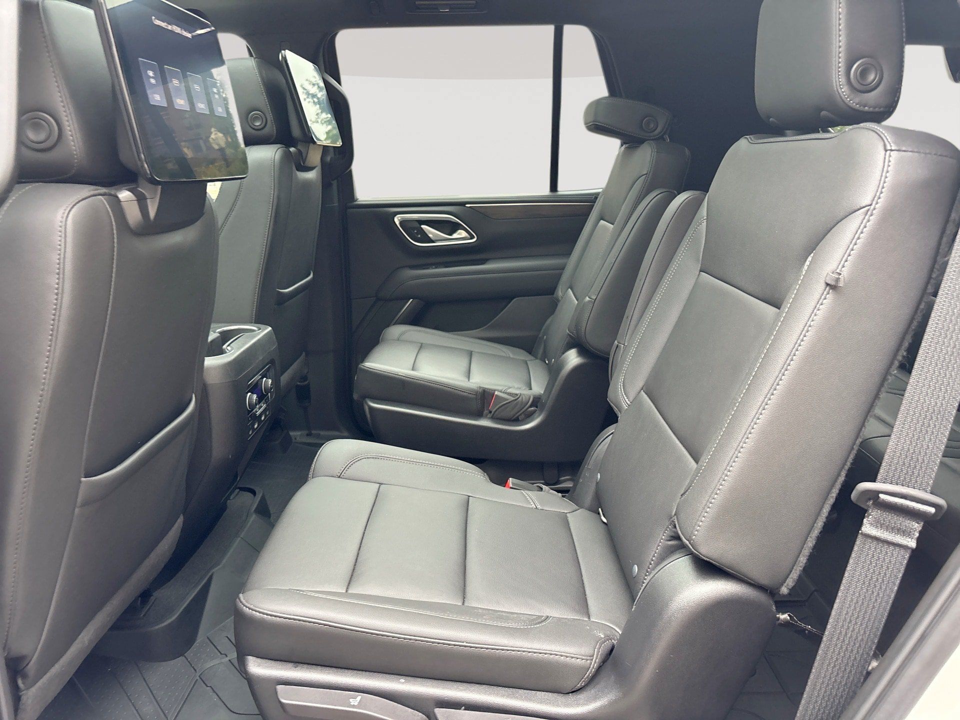 Used 2022 Chevrolet Tahoe LT w/ LT Signature Package AWD/4WD image 26