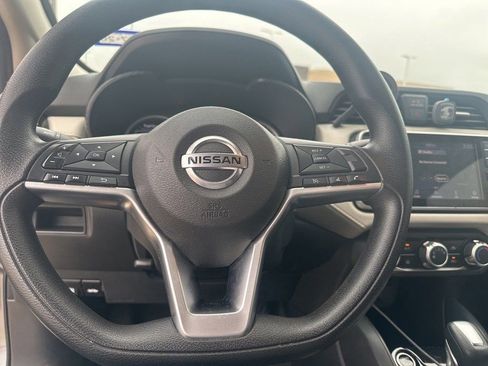 Used 2021 Nissan Versa SV image 11