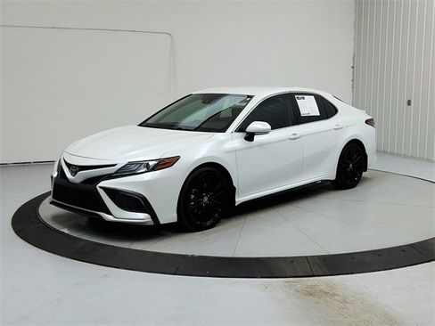 Used 2023 Toyota Camry XSE image 3