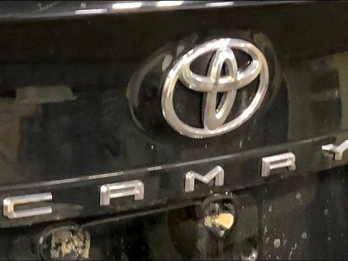 Used 2019 Toyota Camry LE image 30