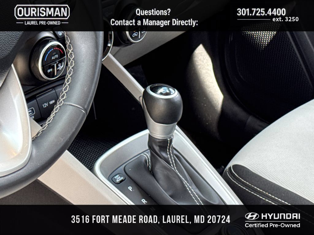 Certified 2025 Hyundai Venue SEL FWD image 15