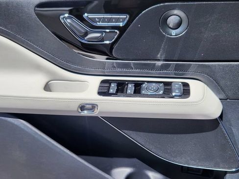 New 2026 Lincoln Aviator AWD image 9