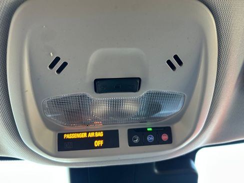 Used 2025 Chevrolet Trax LT image 36