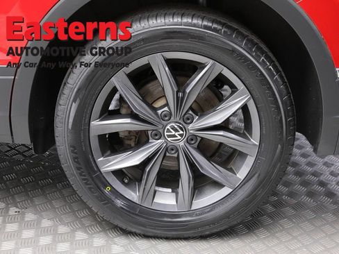 Used 2023 Volkswagen Tiguan SE AWD/4WD image 8