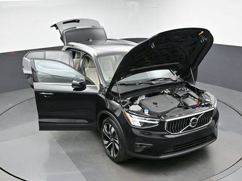Used 2023 Volvo XC40 B4 Ultimate w/ Protection Package Premier FWD image 51