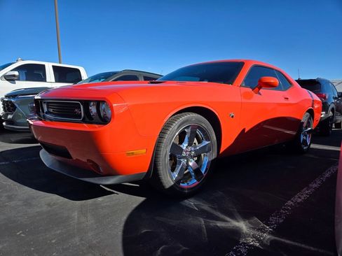 Used 2009 Dodge Challenger R/T image 2