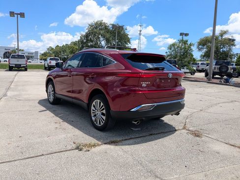 Used 2023 Toyota Venza XLE AWD/4WD image 6