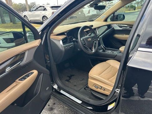 Certified 2024 Cadillac XT6 Premium Luxury w/ Platinum Package image 11