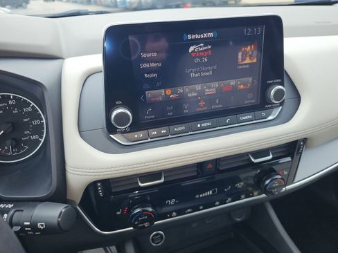 Used 2022 Nissan Rogue SV w/ SV Premium Package image 34