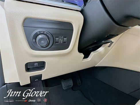 New 2025 Jeep Grand Cherokee Limited w/ Black Appearance Package image 23