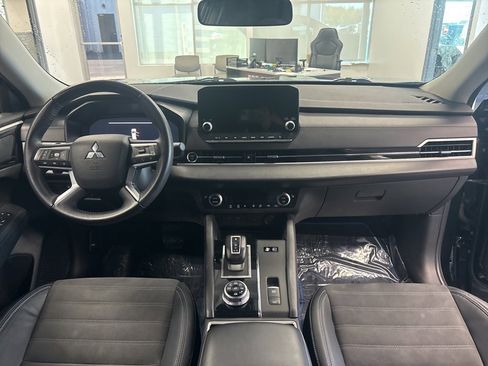 Used 2023 Mitsubishi Outlander SE image 14