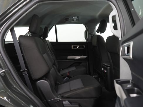 Used 2022 Ford Explorer XLT image 12