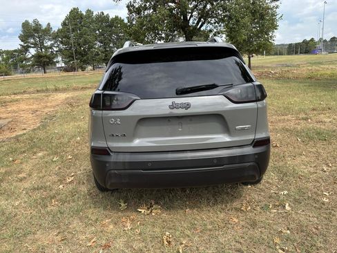 Used 2021 Jeep Cherokee Latitude Plus w/ Mopar Interior Package AWD/4WD image 7
