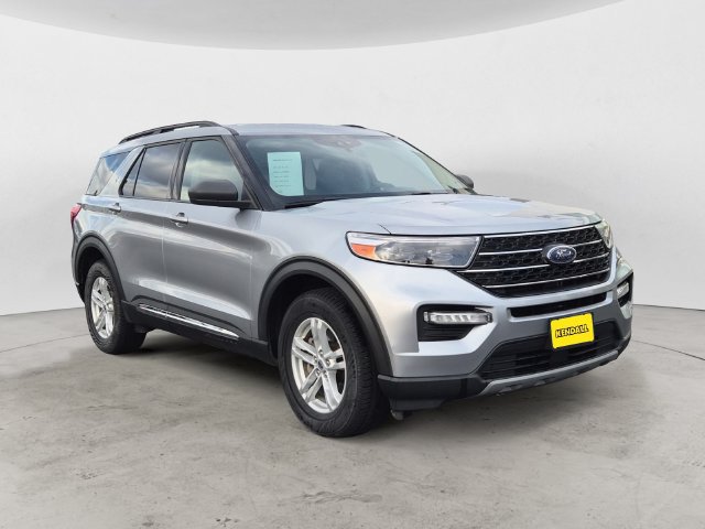 Used 2022 Ford Explorer XLT w/ Equipment Group 202A AWD/4WD image 3