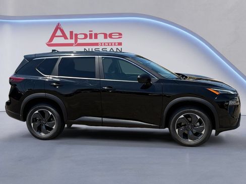 Used 2024 Nissan Rogue SV AWD/4WD image 6