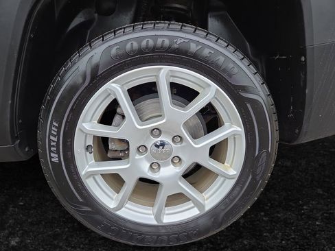 Certified 2020 Jeep Renegade Latitude w/ Cold Weather Group AWD/4WD image 22