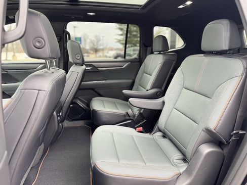 Used 2025 GMC Acadia AT4 w/ Luxury Package image 26