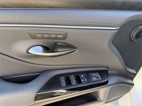 Certified 2024 Lexus ES 350 w/ Premium Package image 20