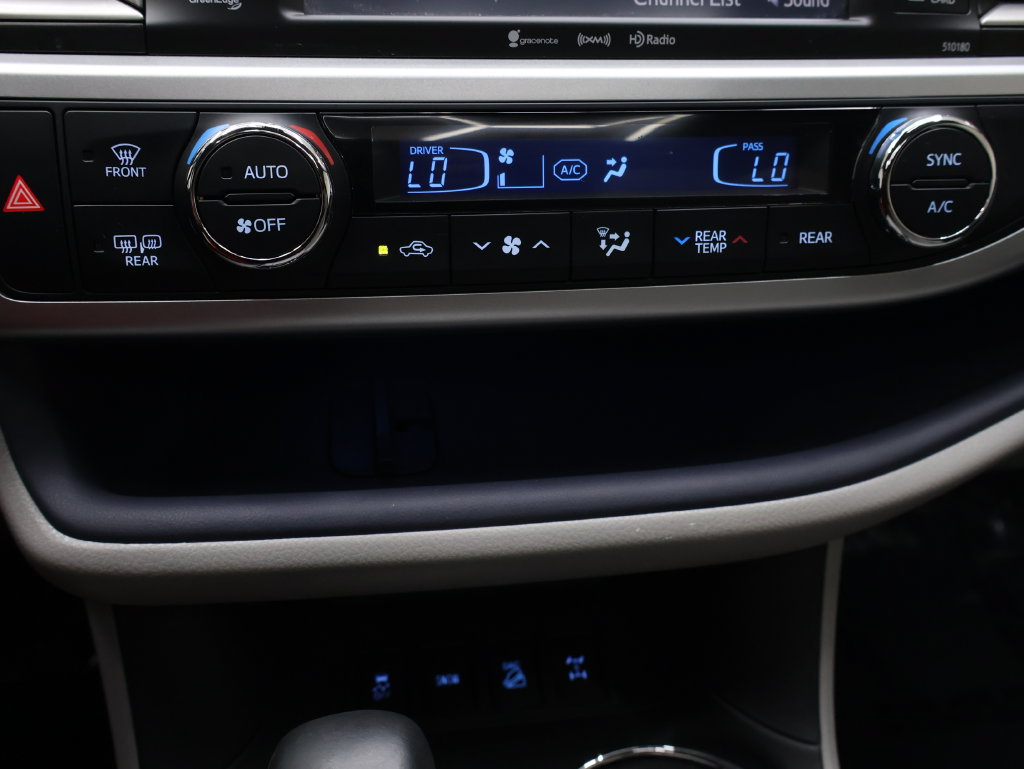 Used 2018 Toyota Highlander Limited w/ Carpet Mat Package (TMS) AWD/4WD image 25