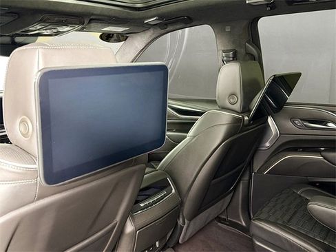 Used 2024 Cadillac Escalade ESV V image 27