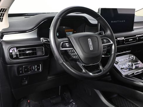 Used 2023 Lincoln Nautilus Reserve w/ Monochromatic Package AWD/4WD image 11