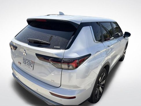 Used 2025 Mitsubishi Outlander SE AWD/4WD image 2