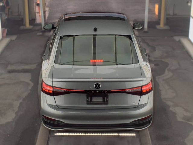 Used 2025 Volkswagen Jetta SE FWD image 6