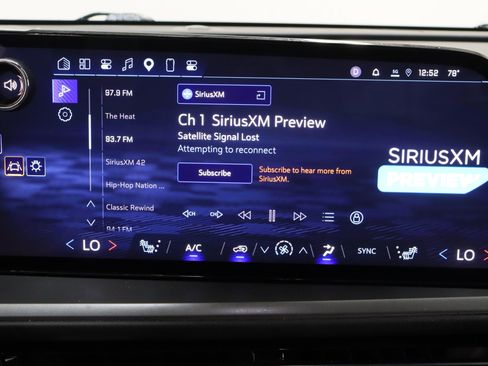 Used 2025 Chevrolet Traverse LT w/ Midnight/Sport Edition image 19