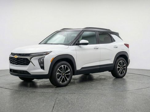 Used 2025 Chevrolet TrailBlazer LT image 3