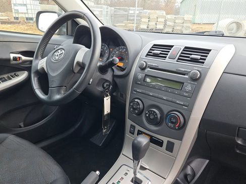 Used 2010 Toyota Corolla S image 7