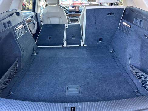 Used 2021 Audi Q5 2.0T Premium w/ Convenience Package image 14