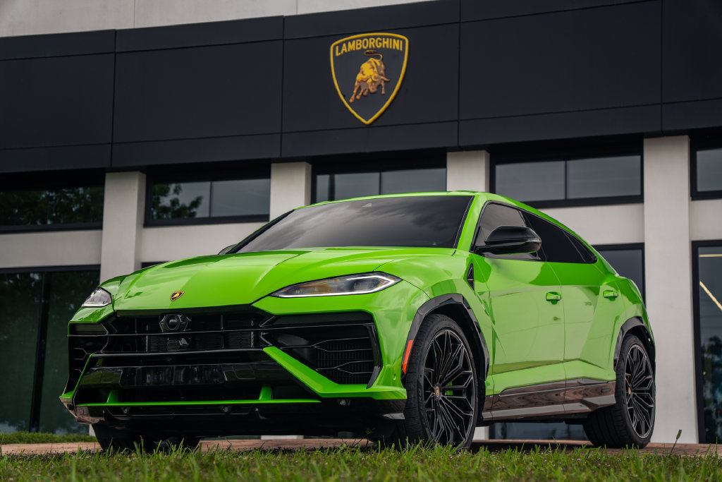 Used 2025 Lamborghini Urus SE AWD/4WD image 1