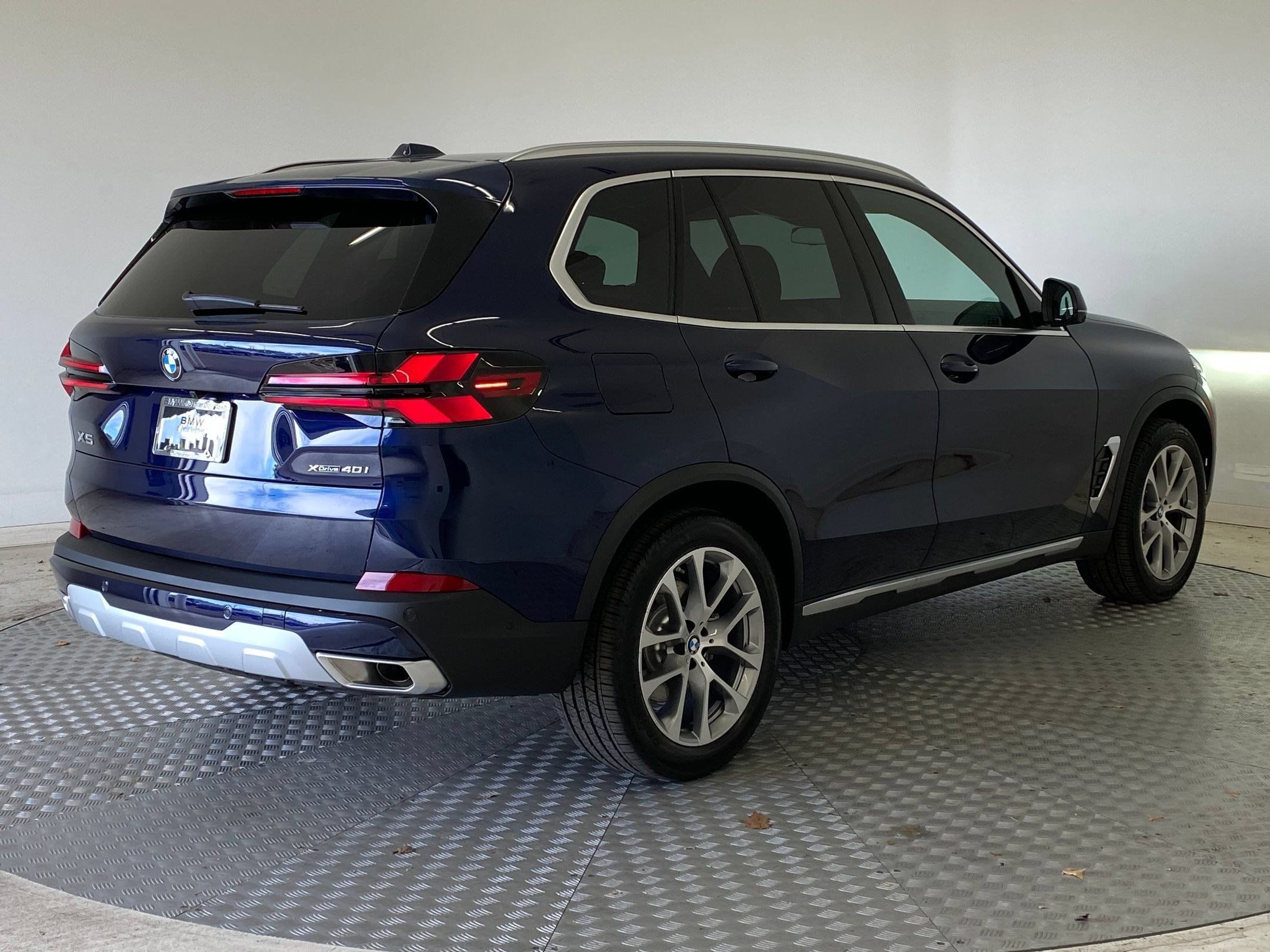 Used 2026 BMW X5 xDrive40i w/ Premium Package AWD/4WD image 8