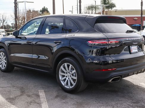 Used 2021 Porsche Cayenne w/ Driver Memory Package image 7